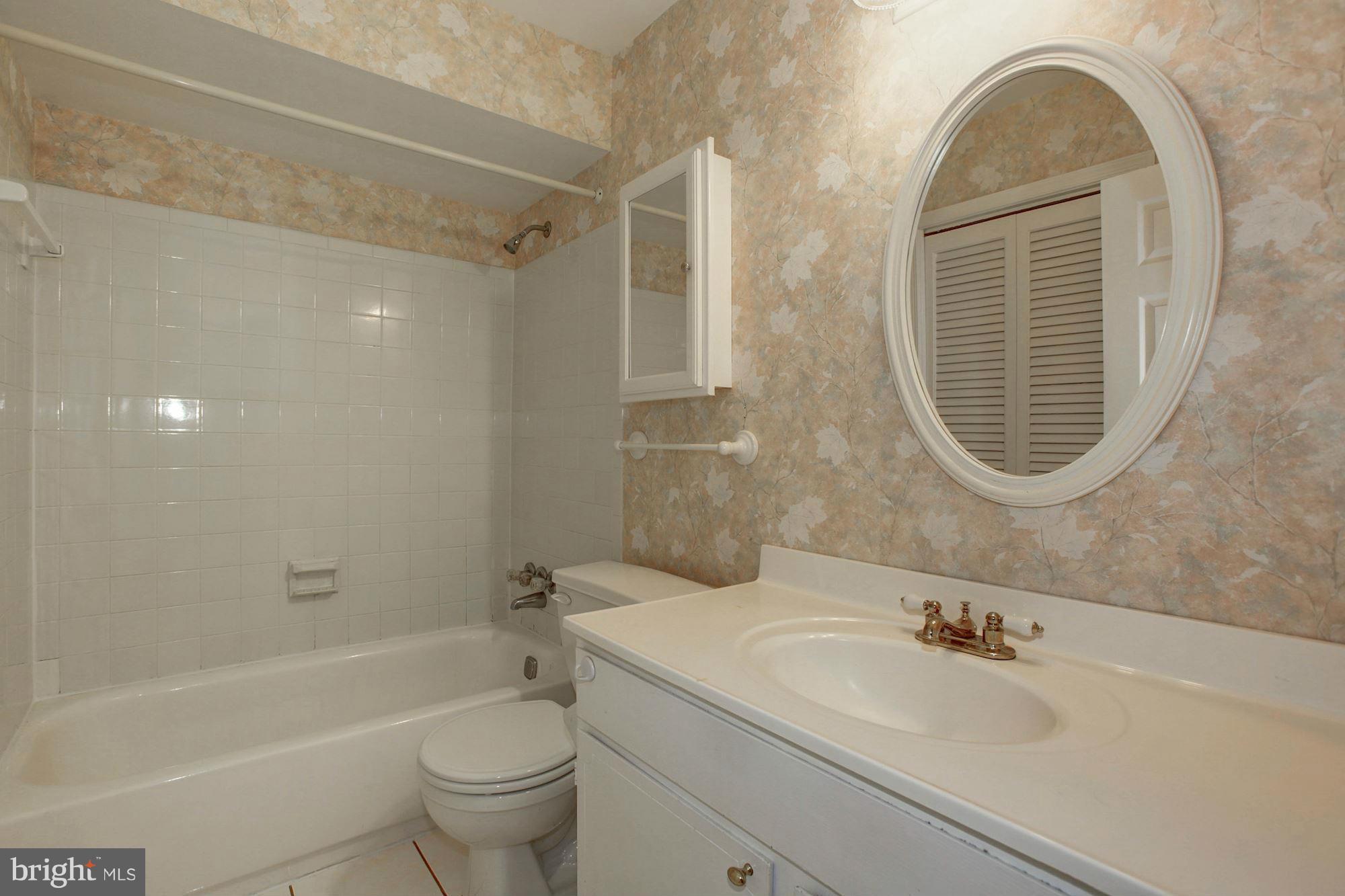 8358 Forrester Boulevard, Unit 471 Springfield, VA 22152 - Photo 20 of 30 Bath