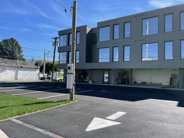 $2,500 | 50 Roosevelt Avenue, Unit C 102, Valley Stream, NY 11581