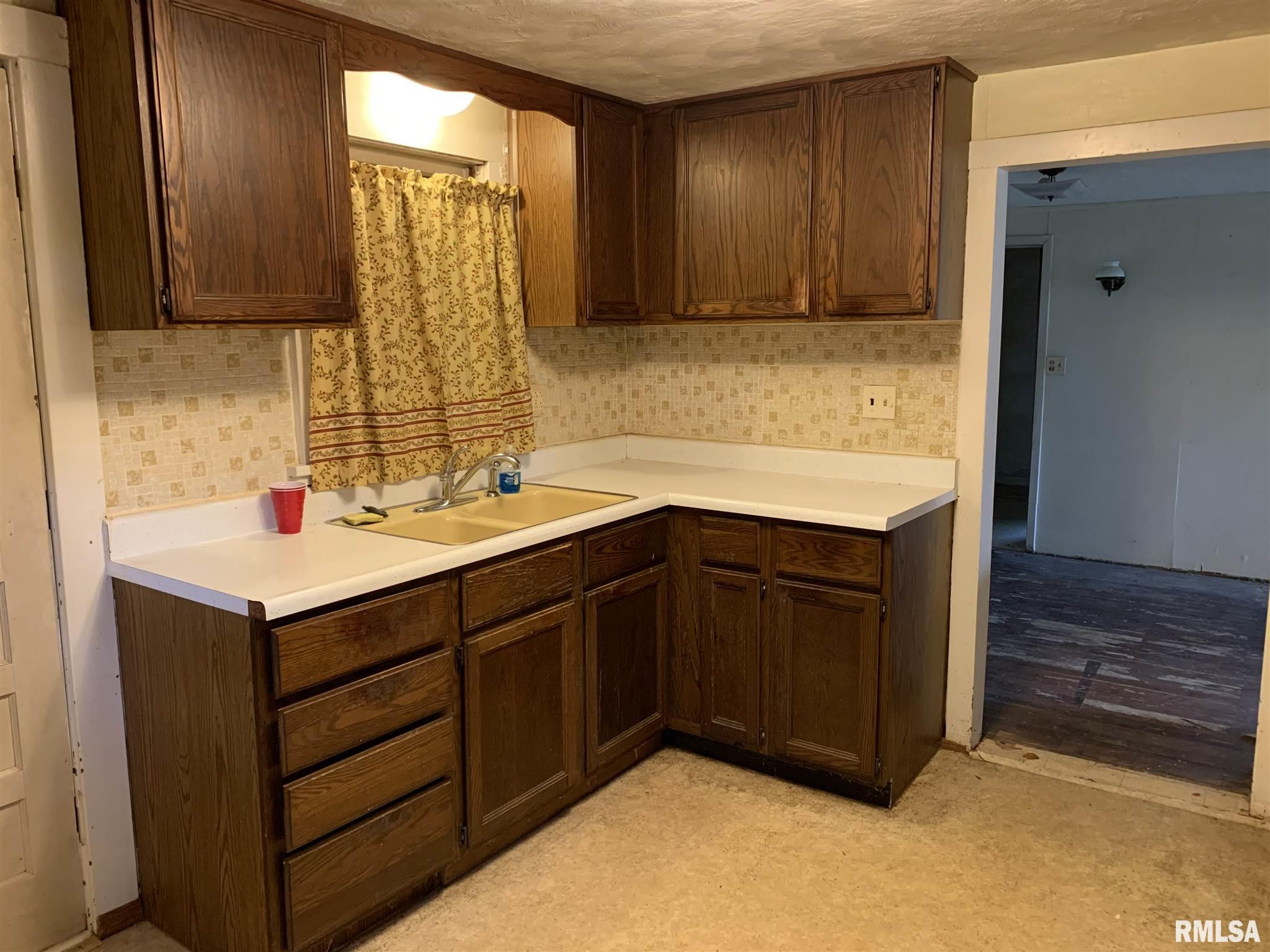 2210 Springfield Road East Peoria, IL 61611 - Photo 12 of 24 Gallery Image 12