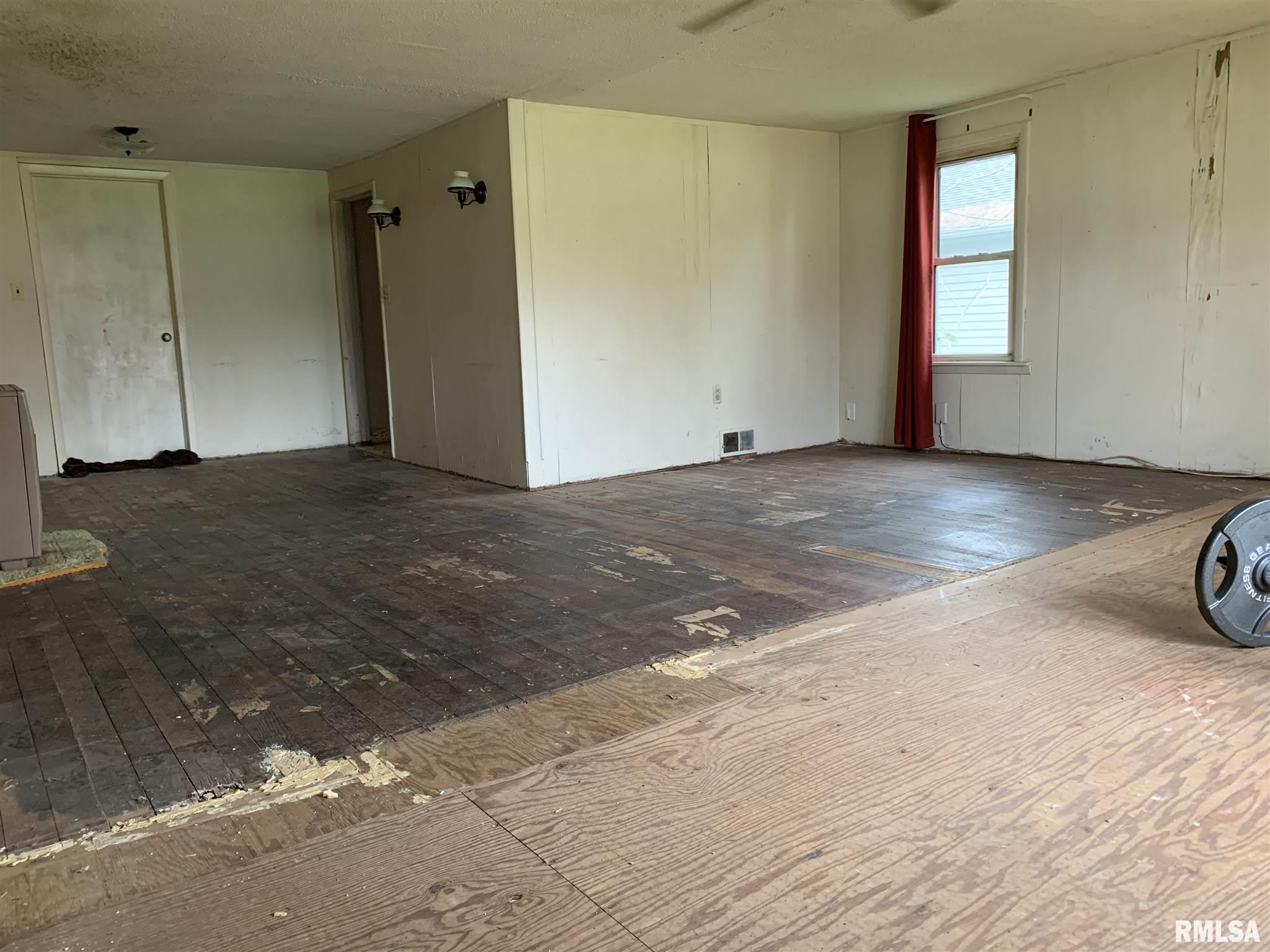 2210 Springfield Road East Peoria, IL 61611 - Photo 8 of 24 Gallery Image 8