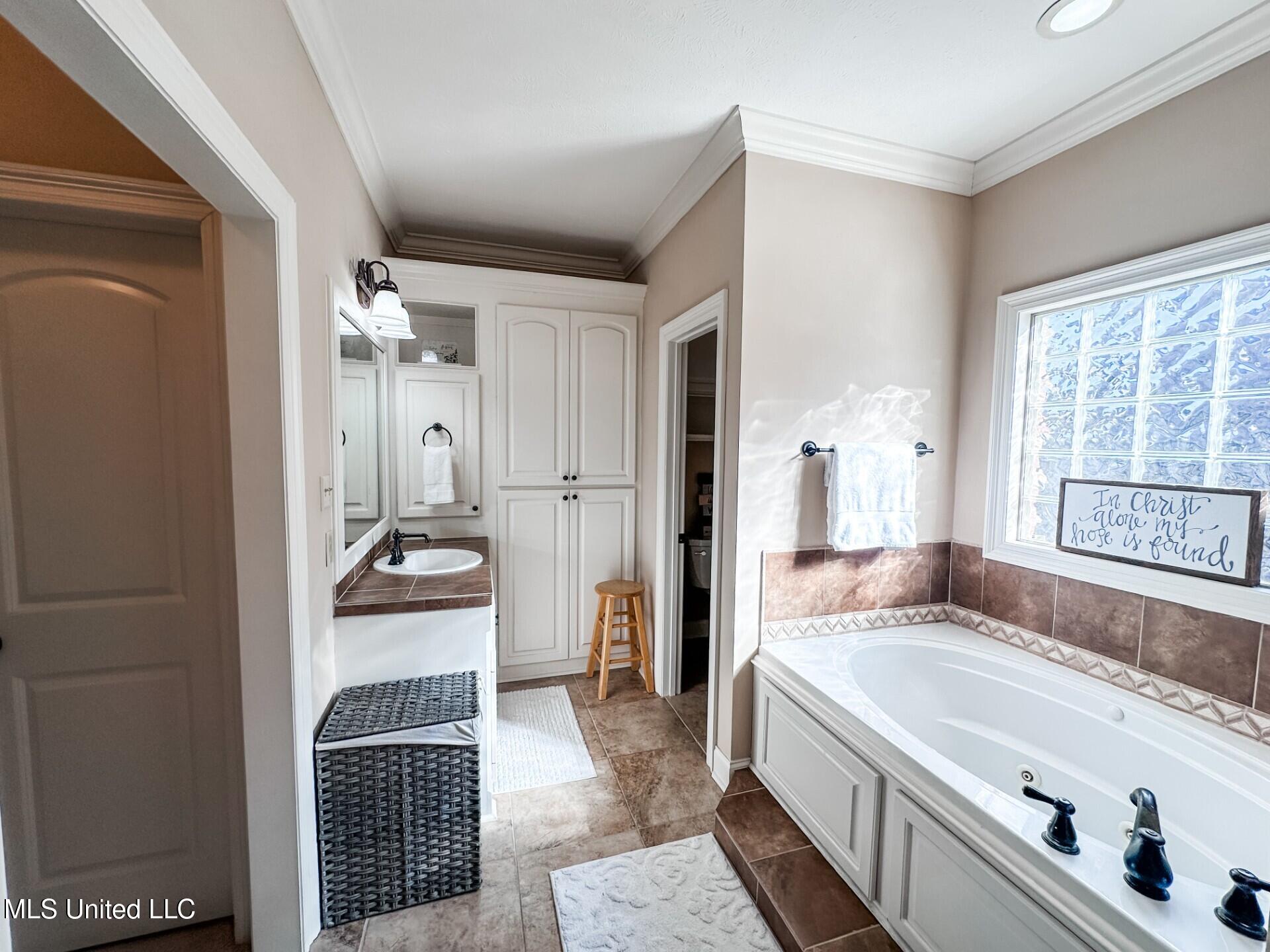 161 Britton Circle Flowood, MS 39232 - Photo 14 of 21 Ensuite2