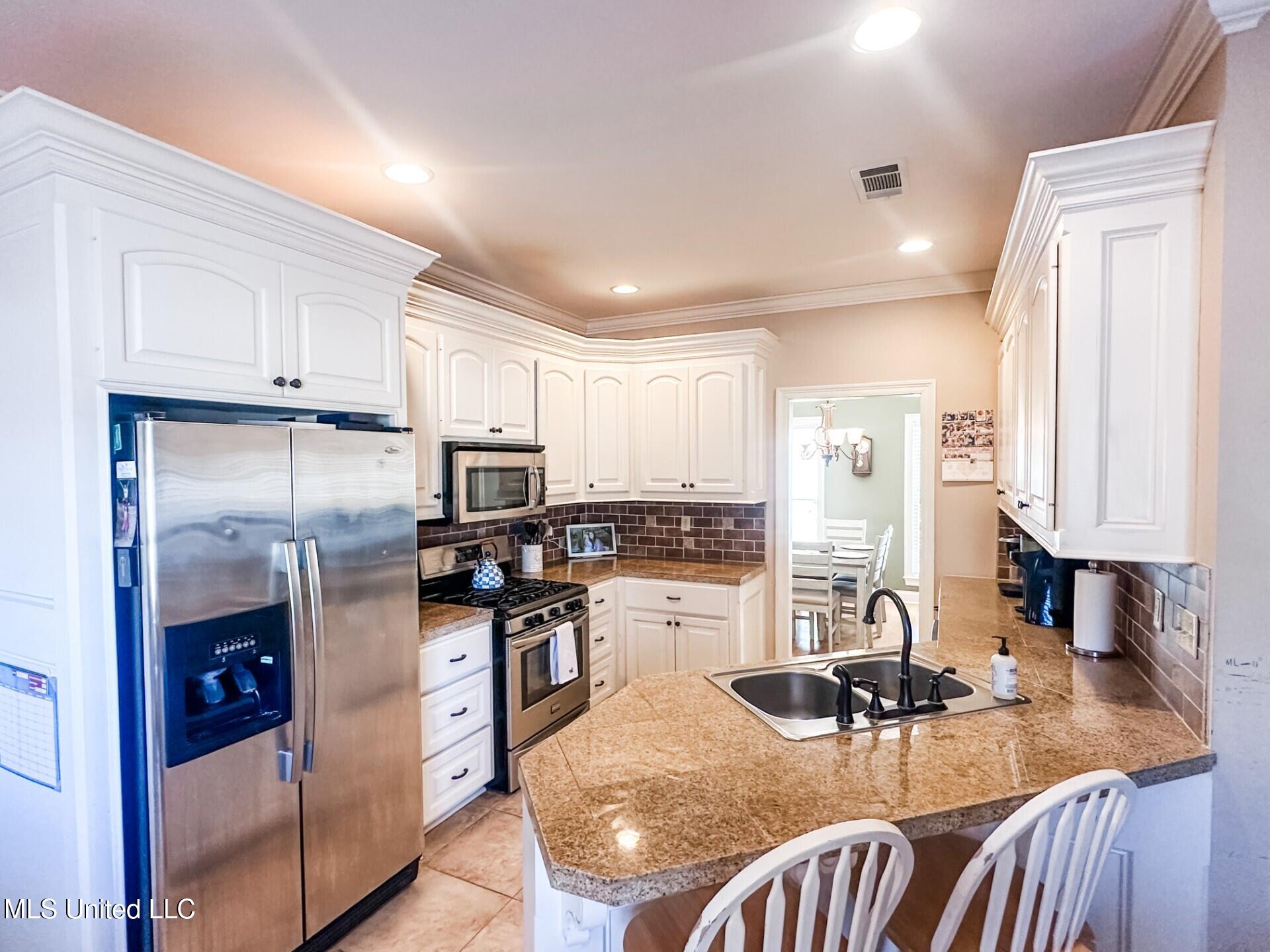 161 Britton Circle Flowood, MS 39232 - Photo 7 of 21 Kitchen