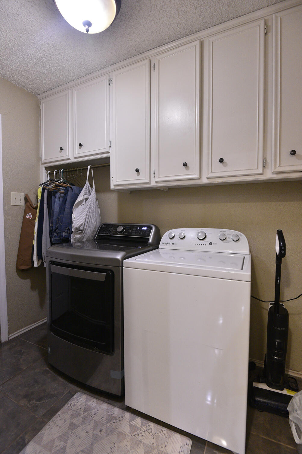 5202 93rd Street Lubbock, TX 79424 - Photo 24 of 28 a utility room with dryer and washer