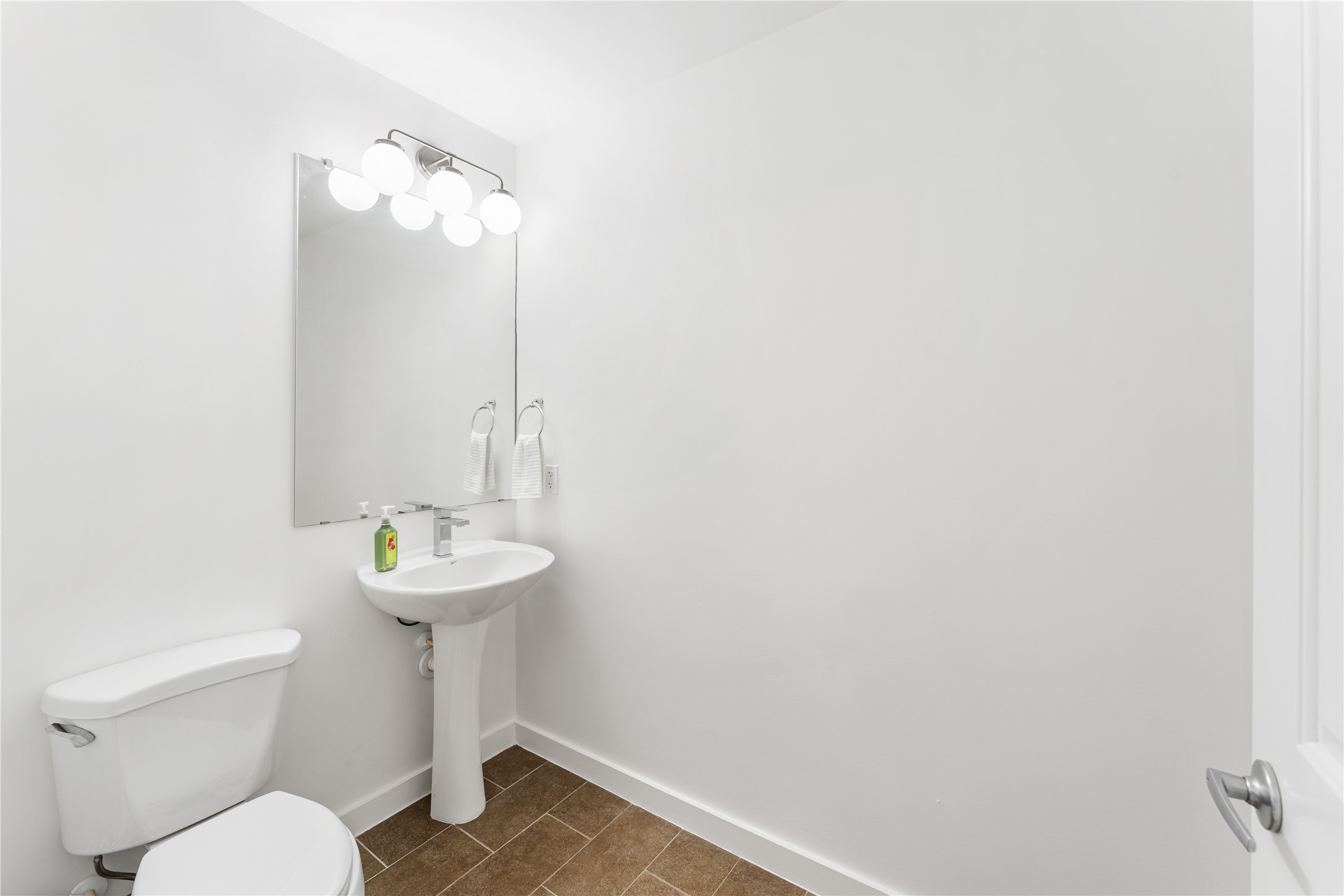5925 Almeda Road, Unit 12711 Houston, TX 77004 - Photo 15 of 34 Guest access to powder room near front door.