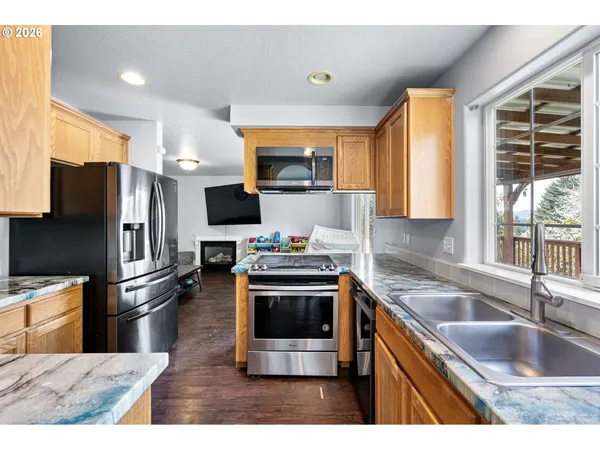 $425,000 | 885 Kristen Way, Cottage Grove, OR 97424