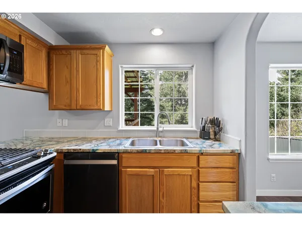 $425,000 | 885 Kristen Way, Cottage Grove, OR 97424