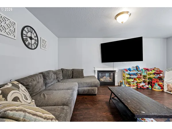 $425,000 | 885 Kristen Way, Cottage Grove, OR 97424