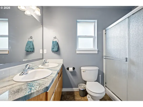 $425,000 | 885 Kristen Way, Cottage Grove, OR 97424