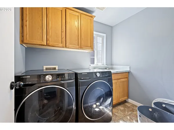 $425,000 | 885 Kristen Way, Cottage Grove, OR 97424