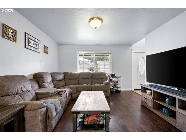 $425,000 | 885 Kristen Way, Cottage Grove, OR 97424