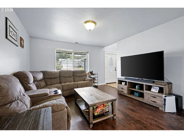 $425,000 | 885 Kristen Way, Cottage Grove, OR 97424