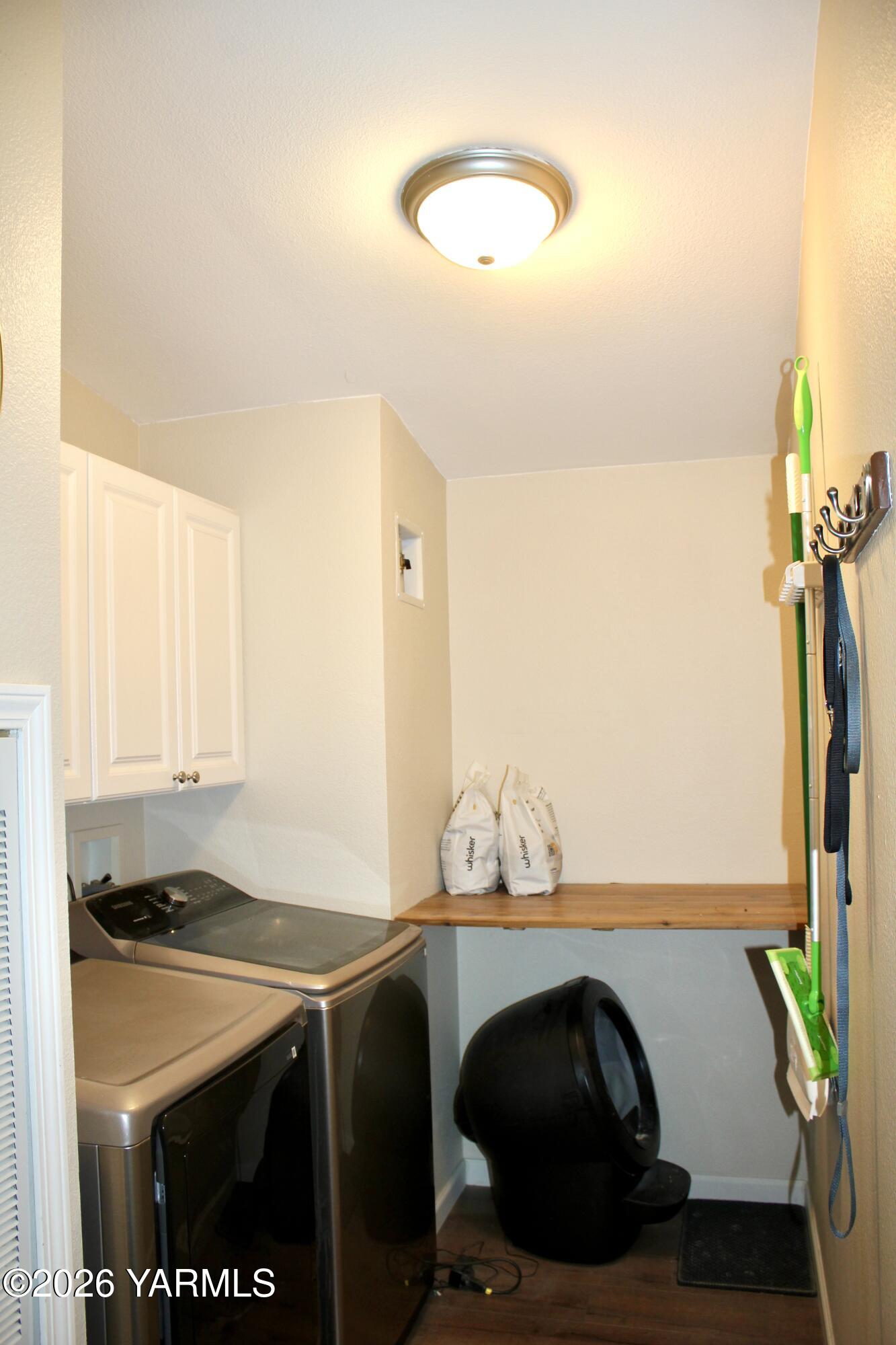 1101 Gore Road Selah, WA 98942 - Photo 34 of 42 Laundry room