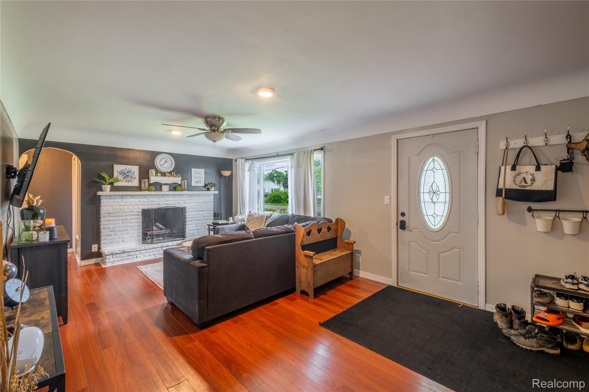 7800 Maple Street Birch Run, MI 48415 - Photo 4 of 29 Living Room 3.JPG