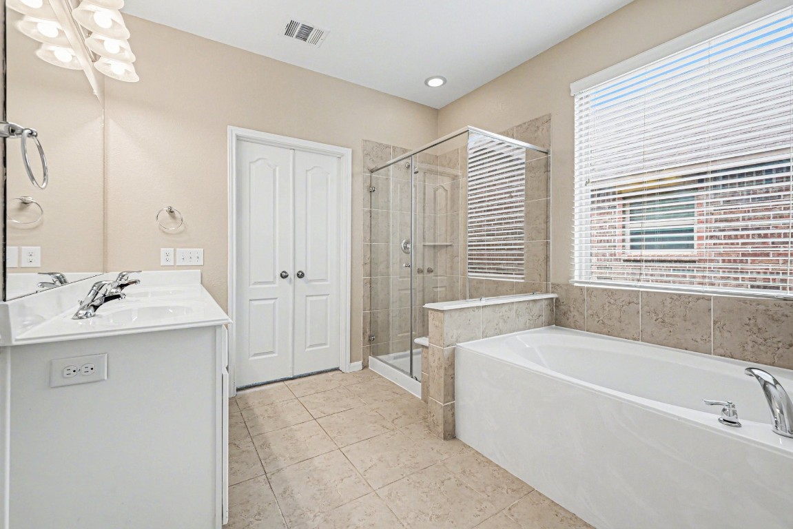 7011 Edwanna Lane Spring, TX 77389 - Photo 16 of 27 Primary Bathroom