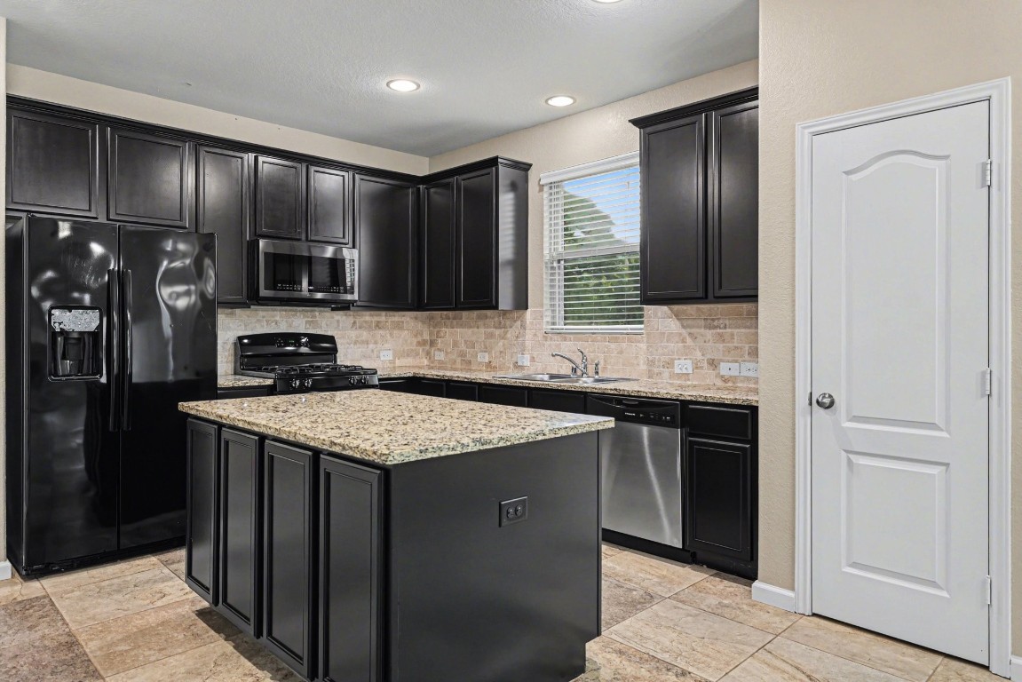 7011 Edwanna Lane Spring, TX 77389 - Photo 9 of 27 Kitchen view 2