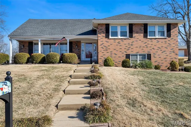 $385,000 | 2520 Fair Oaks Drive, St. Charles, MO 63301