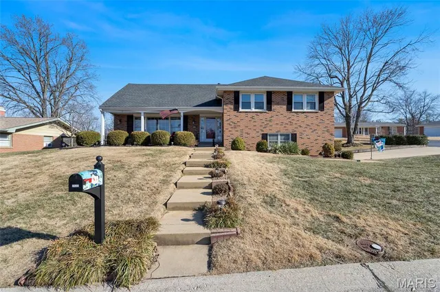 $385,000 | 2520 Fair Oaks Drive, St. Charles, MO 63301