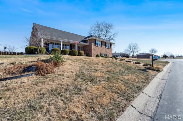 $385,000 | 2520 Fair Oaks Drive, St. Charles, MO 63301
