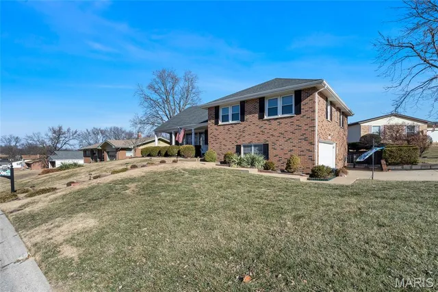 $385,000 | 2520 Fair Oaks Drive, St. Charles, MO 63301