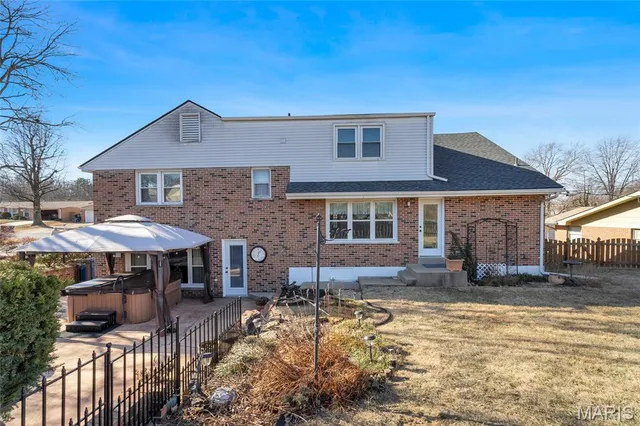 $385,000 | 2520 Fair Oaks Drive, St. Charles, MO 63301