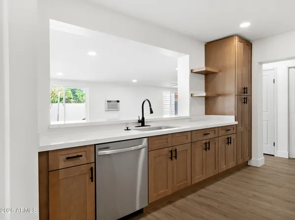$565,000 | 684 West Carla Vista Drive, Chandler, AZ 85225