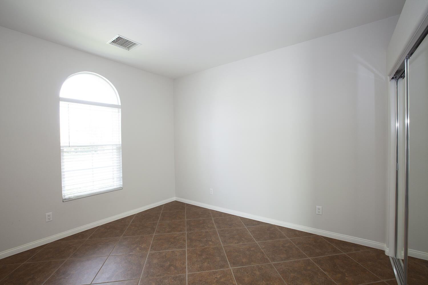 81237 Red Rock Road La Quinta, CA 92253 - Photo 18 of 21 an empty room with a window