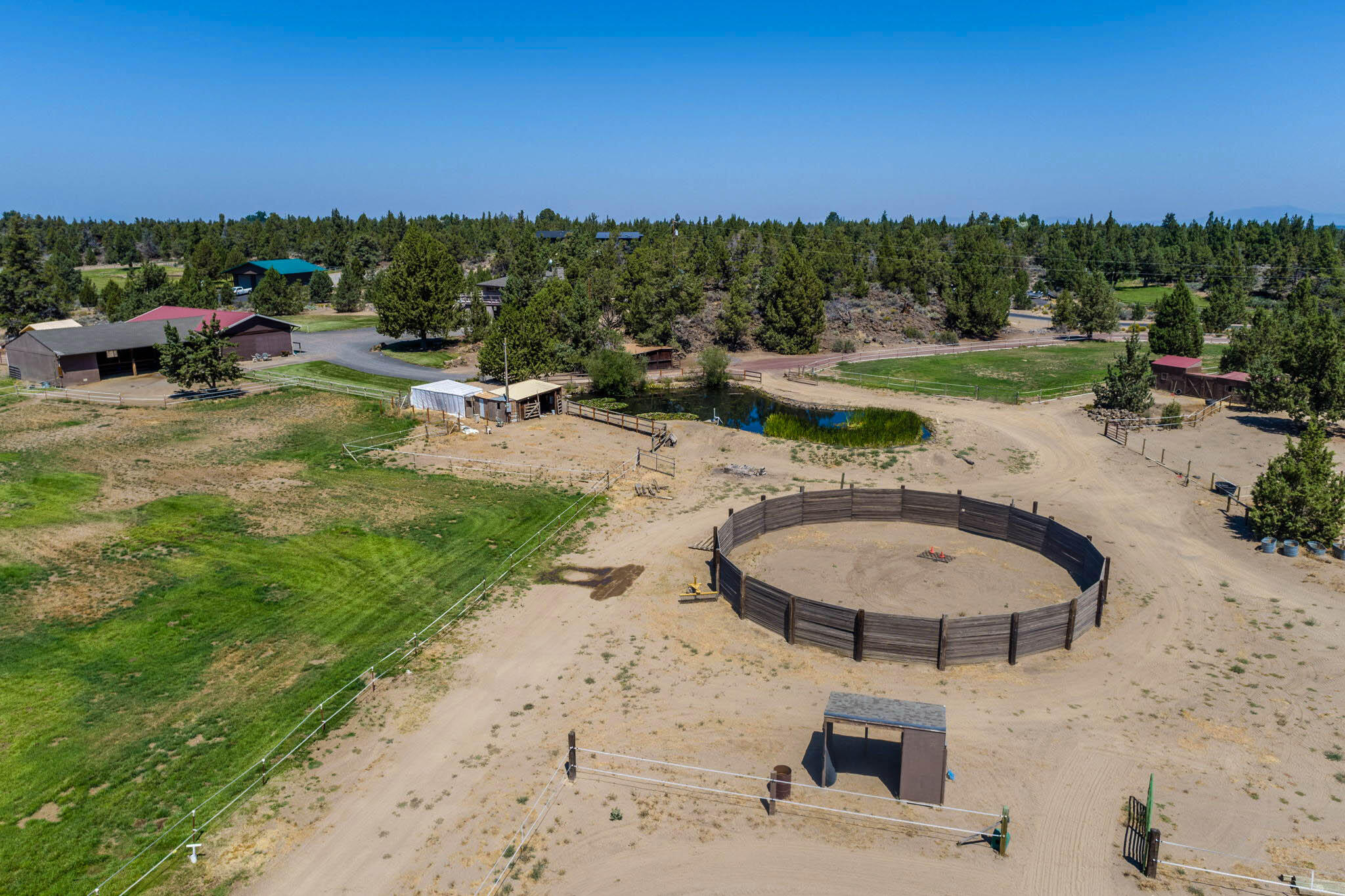 61785 Ten Barr Ranch Road Bend, OR 97701 - Photo 41 of 53 Round pen