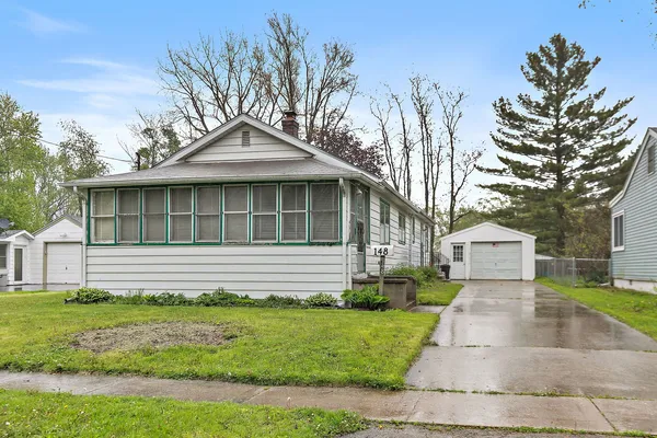 $199,900 | 148 Holly Street, DeKalb, IL 60115