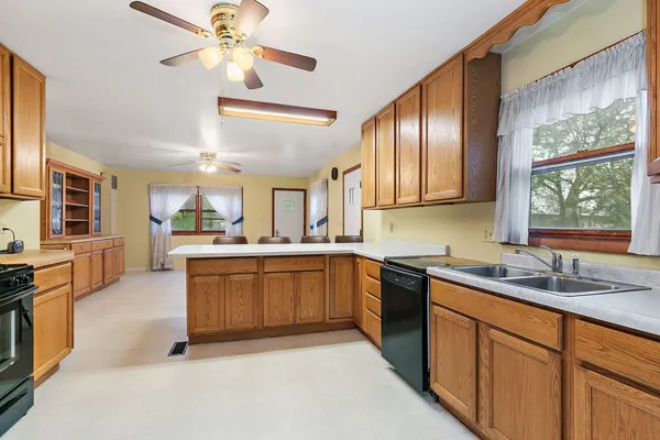 $199,900 | 148 Holly Street, DeKalb, IL 60115