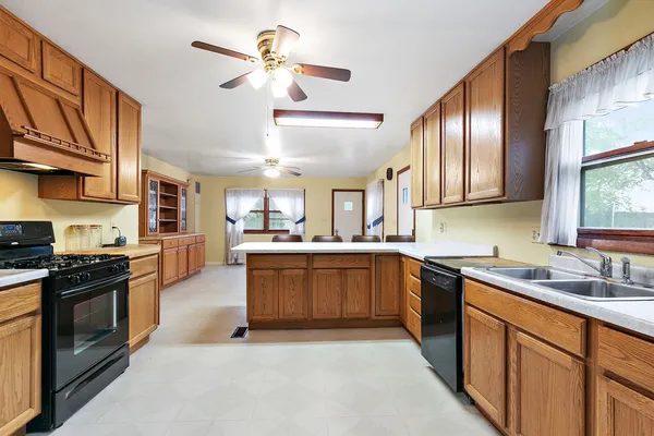 $199,900 | 148 Holly Street, DeKalb, IL 60115