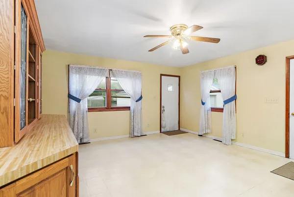 $199,900 | 148 Holly Street, DeKalb, IL 60115