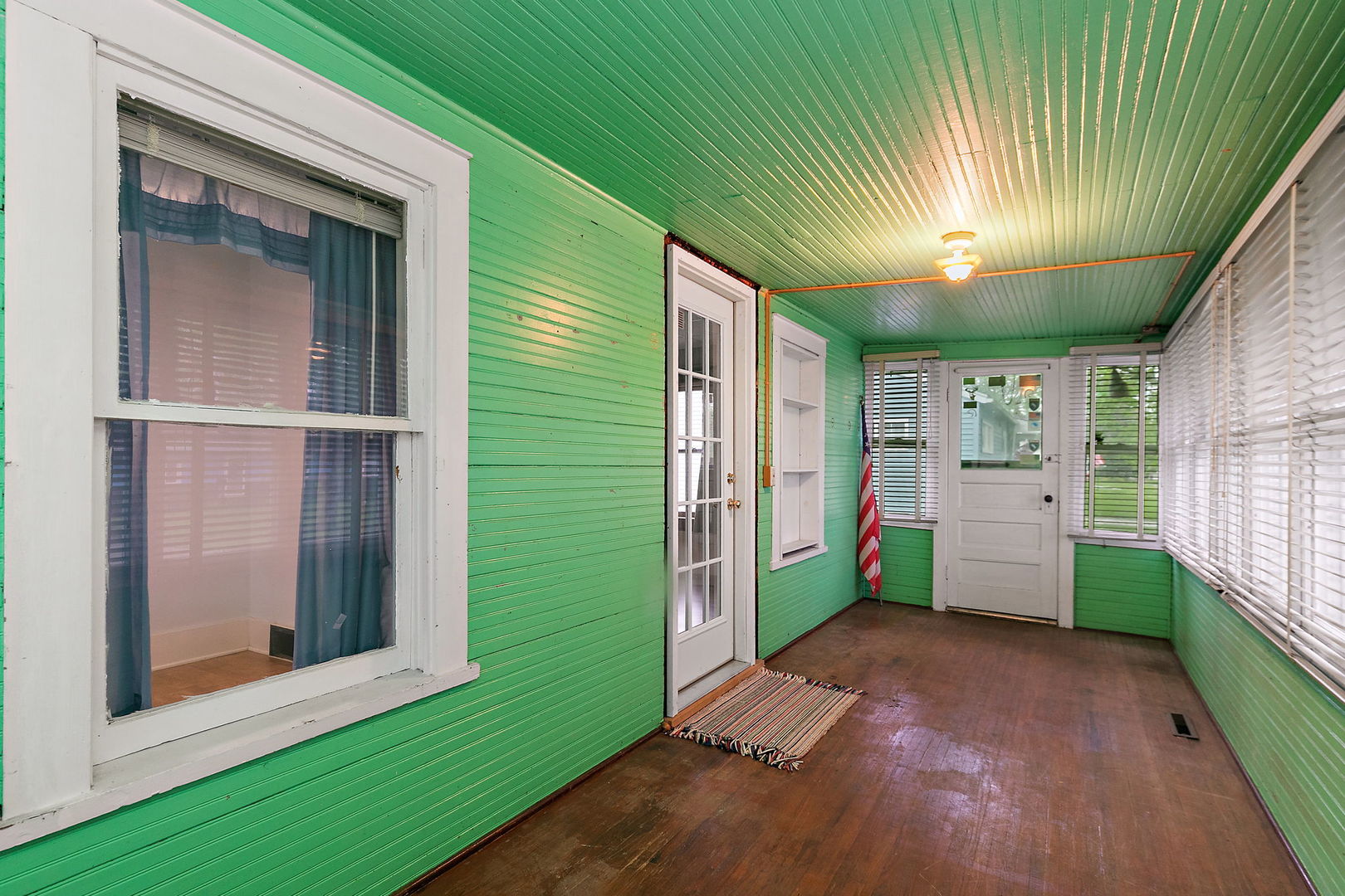 148 Holly Street DeKalb, IL 60115 - Photo 2 of 27 a view of entryway with window