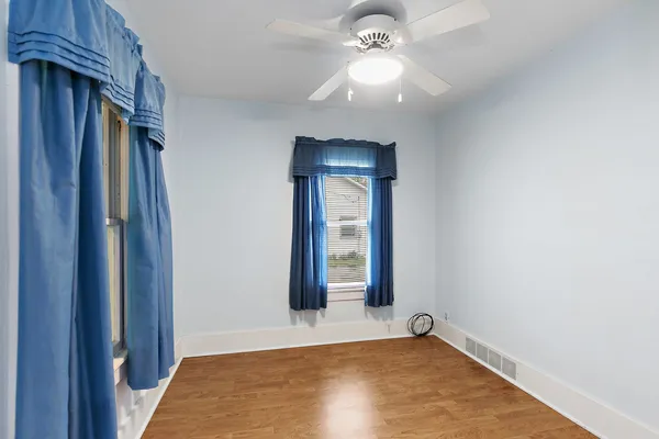 $199,900 | 148 Holly Street, DeKalb, IL 60115
