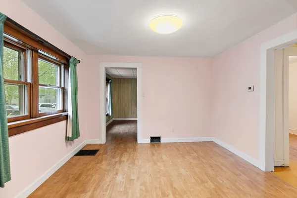 $199,900 | 148 Holly Street, DeKalb, IL 60115