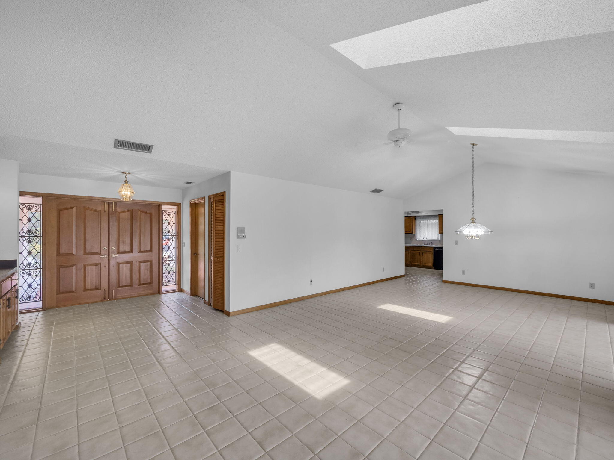 12 Kintyre Road Palm Beach Gardens, FL 33418 - Photo 7 of 22 Foyer & Dining Area