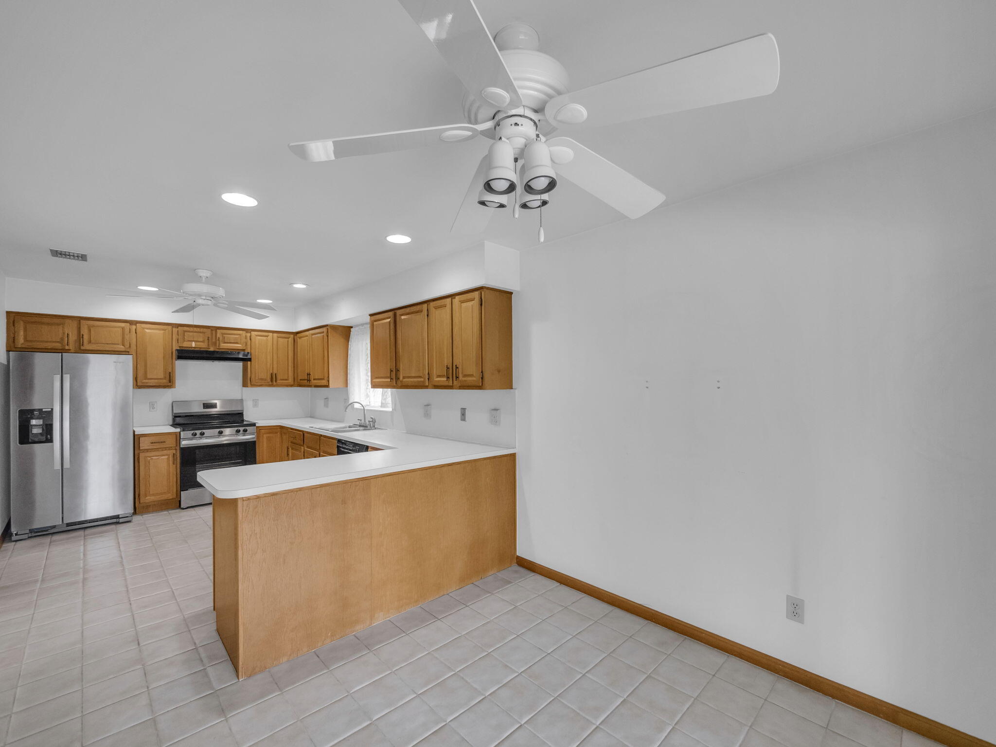 12 Kintyre Road Palm Beach Gardens, FL 33418 - Photo 9 of 22 Kitchen
