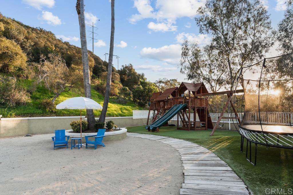 1615 Orchard Wood Road Encinitas, CA 92024 - Photo 8 of 38