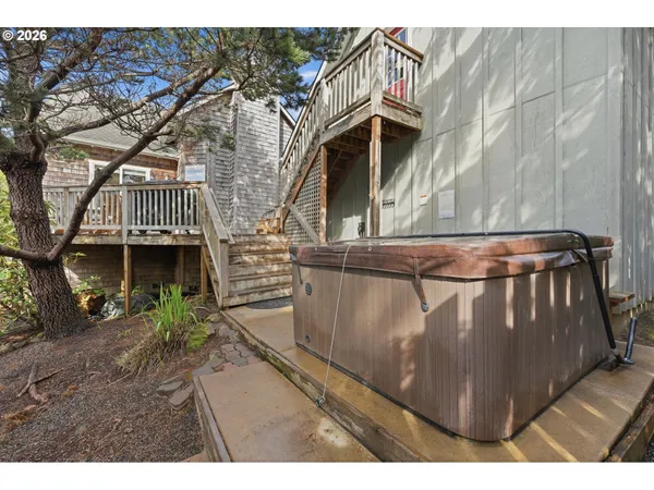 $1,045,000 | 120 Bella Beach Drive, Depoe Bay, OR 97341