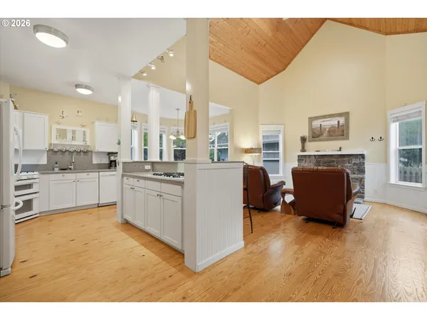 $1,045,000 | 120 Bella Beach Drive, Depoe Bay, OR 97341