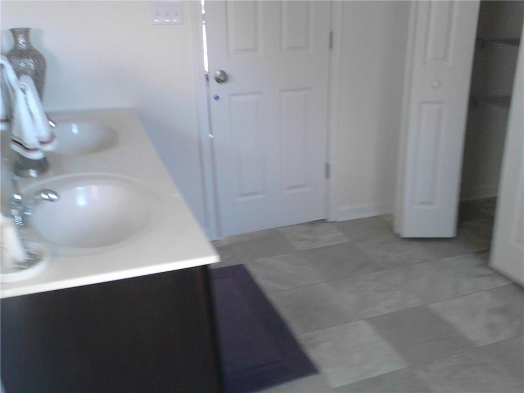 213 West Country Barn Road Houston, PA 15342 - Photo 11 of 17 owner's suite - linen closet (stock photo)