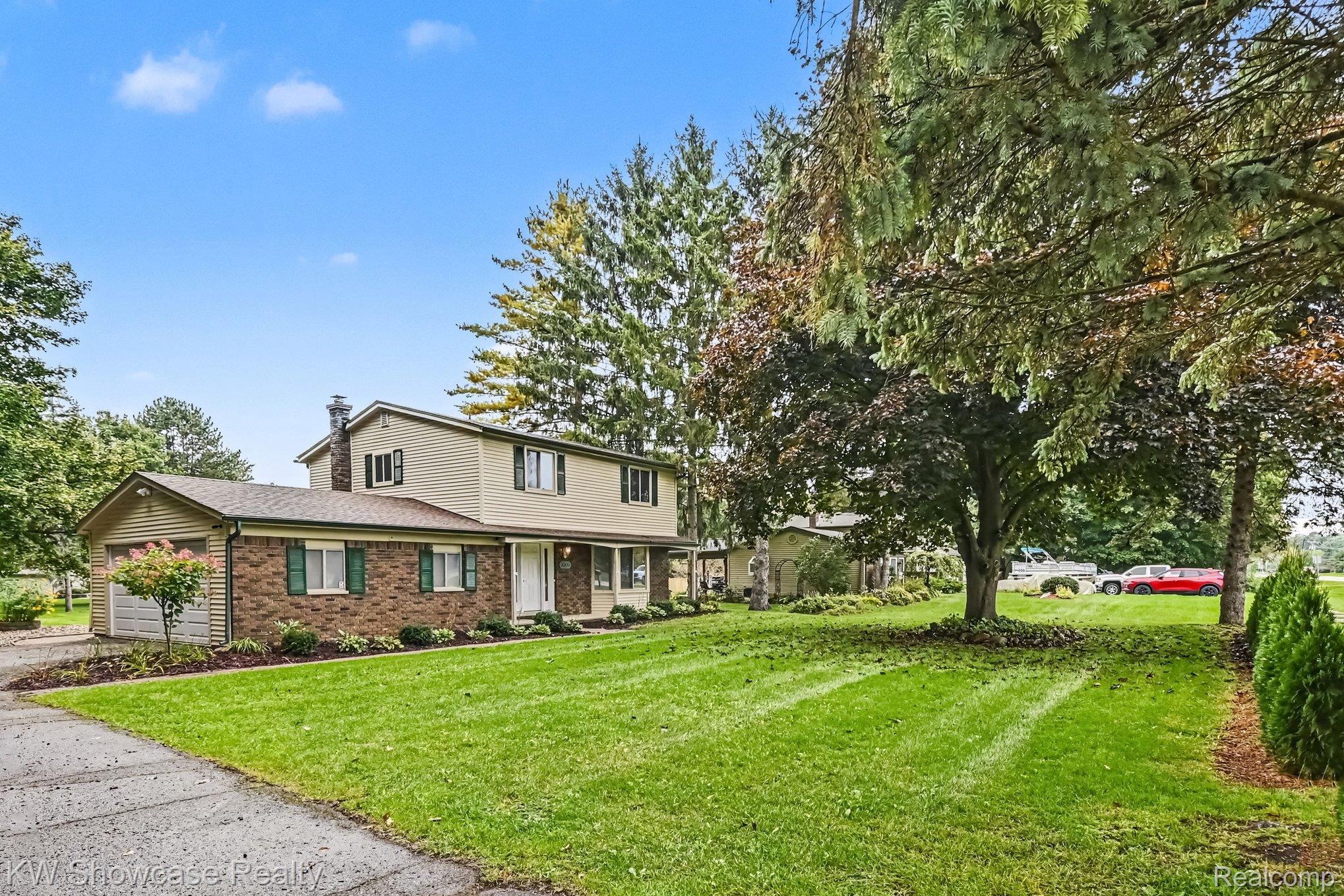3305 Harvey Lake Road Highland, MI 48356 - Photo 26 of 32 028_file_3505.jpg