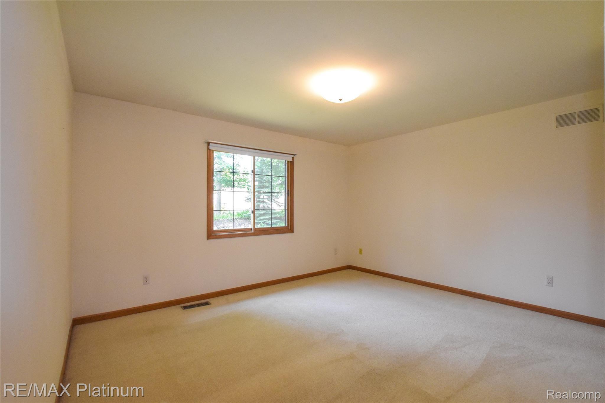 918 Ridge Court Brighton, MI 48116 - Photo 14 of 25 DSC_8315.jpg