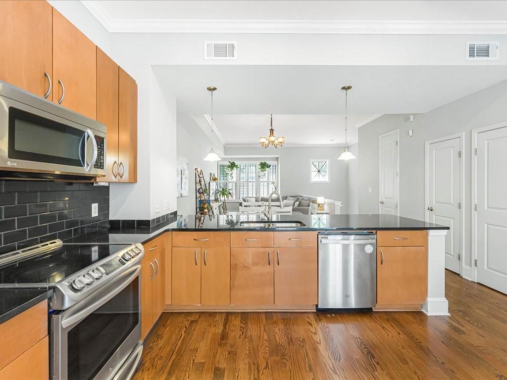 710 Cosmopolitan Drive Northeast, Unit 710 Atlanta, GA 30324 - Photo 13 of 35