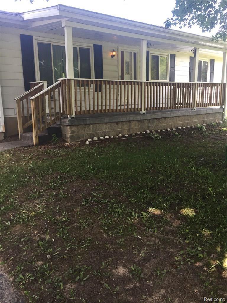 3608 Hunt Road Lapeer, MI 48446 - Photo 2 of 34 IMG_6824.JPG