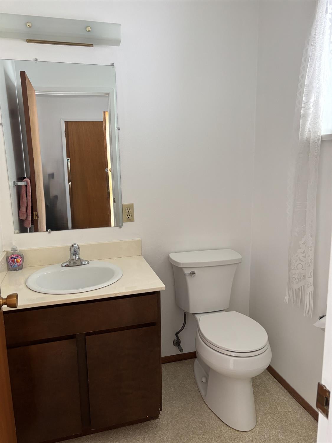 564 Spruce Street Berkeley, CA 94707 - Photo 13 of 27 Half Bath