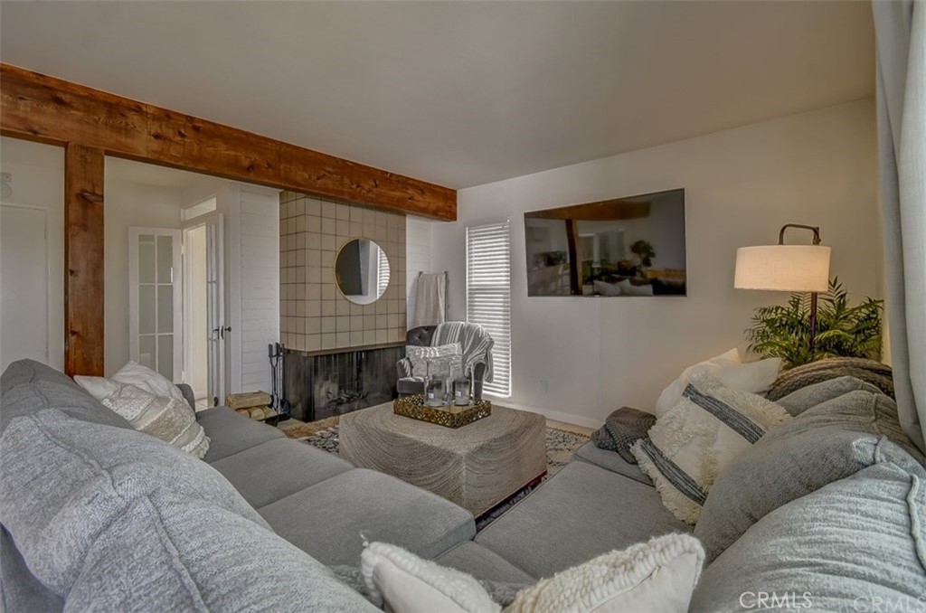 401 Canal Street Newport Beach, CA 92663 - Photo 11 of 27 a living room with furniture and a fireplace
