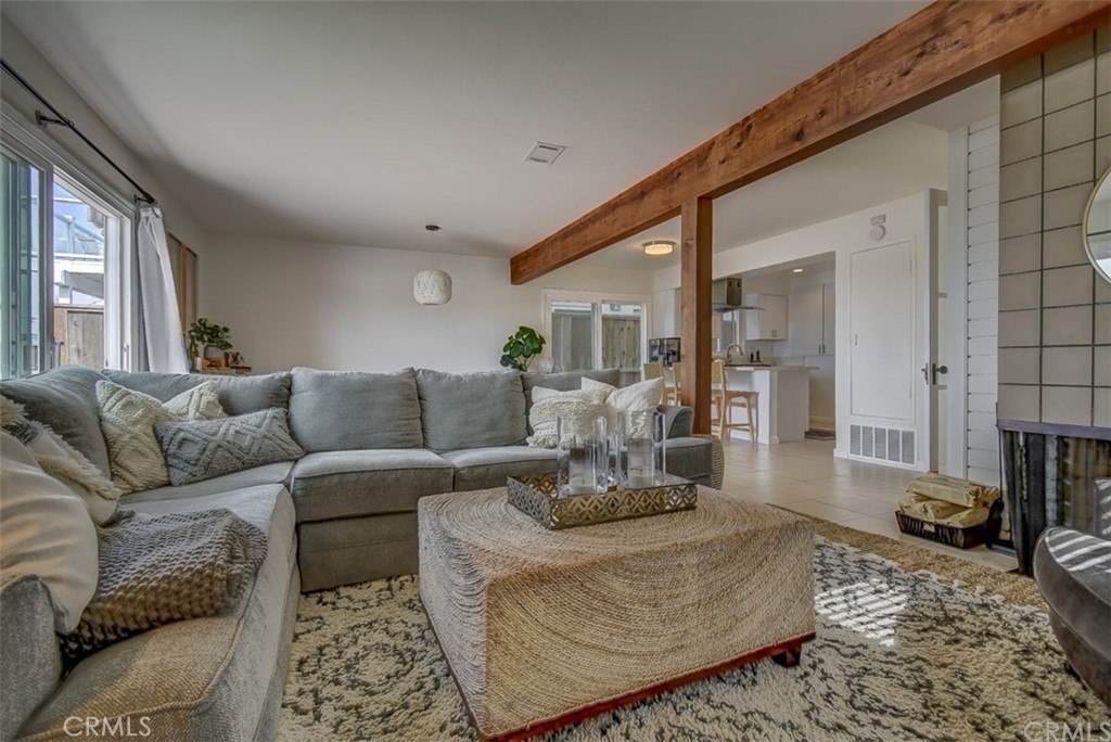 401 Canal Street Newport Beach, CA 92663 - Photo 14 of 27 a living room with furniture and a large window