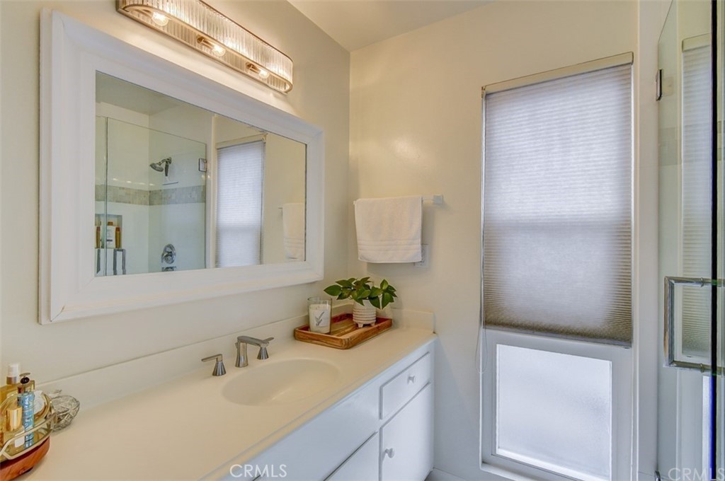 401 Canal Street Newport Beach, CA 92663 - Photo 19 of 27 a bathroom with a sink and a mirror