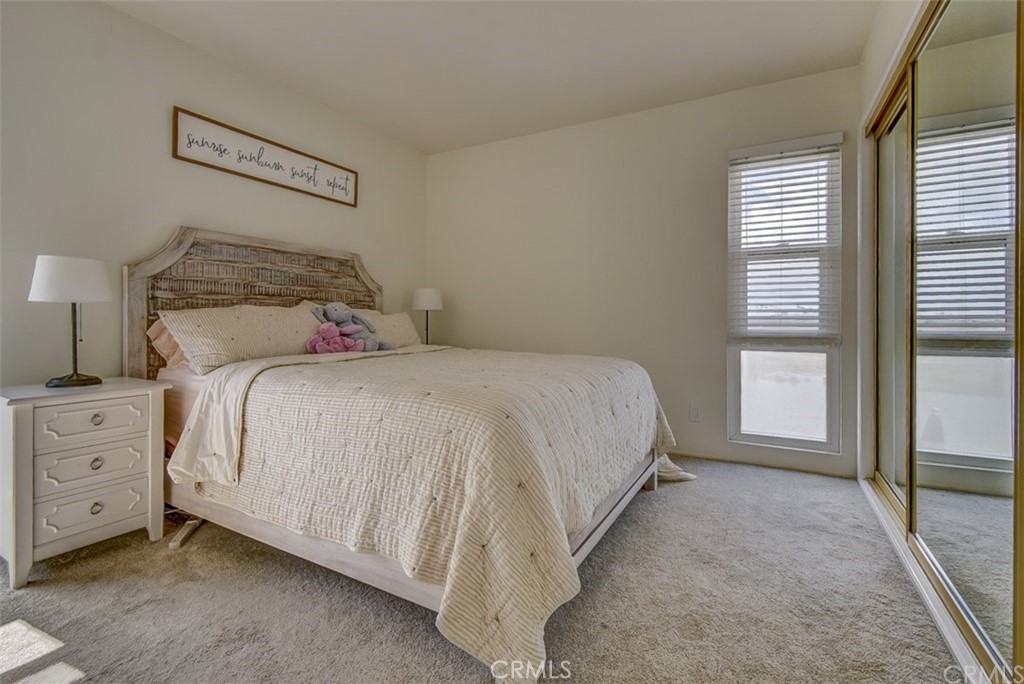 401 Canal Street Newport Beach, CA 92663 - Photo 22 of 27 a bedroom with a bed and a window