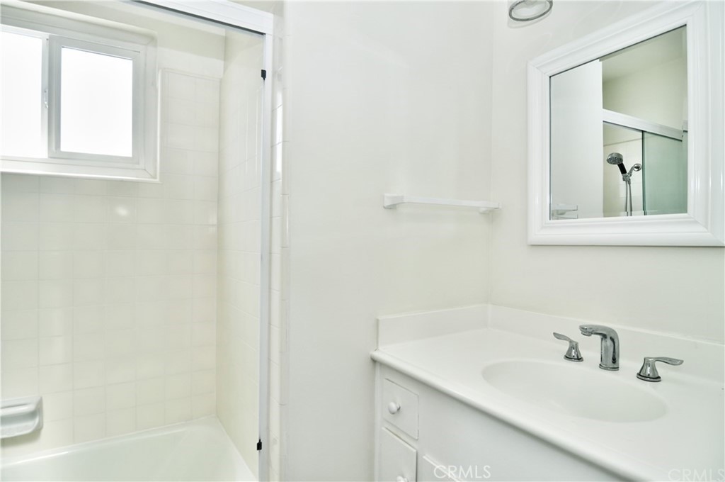 401 Canal Street Newport Beach, CA 92663 - Photo 26 of 27 a bathroom with a sink a mirror and a bathtub